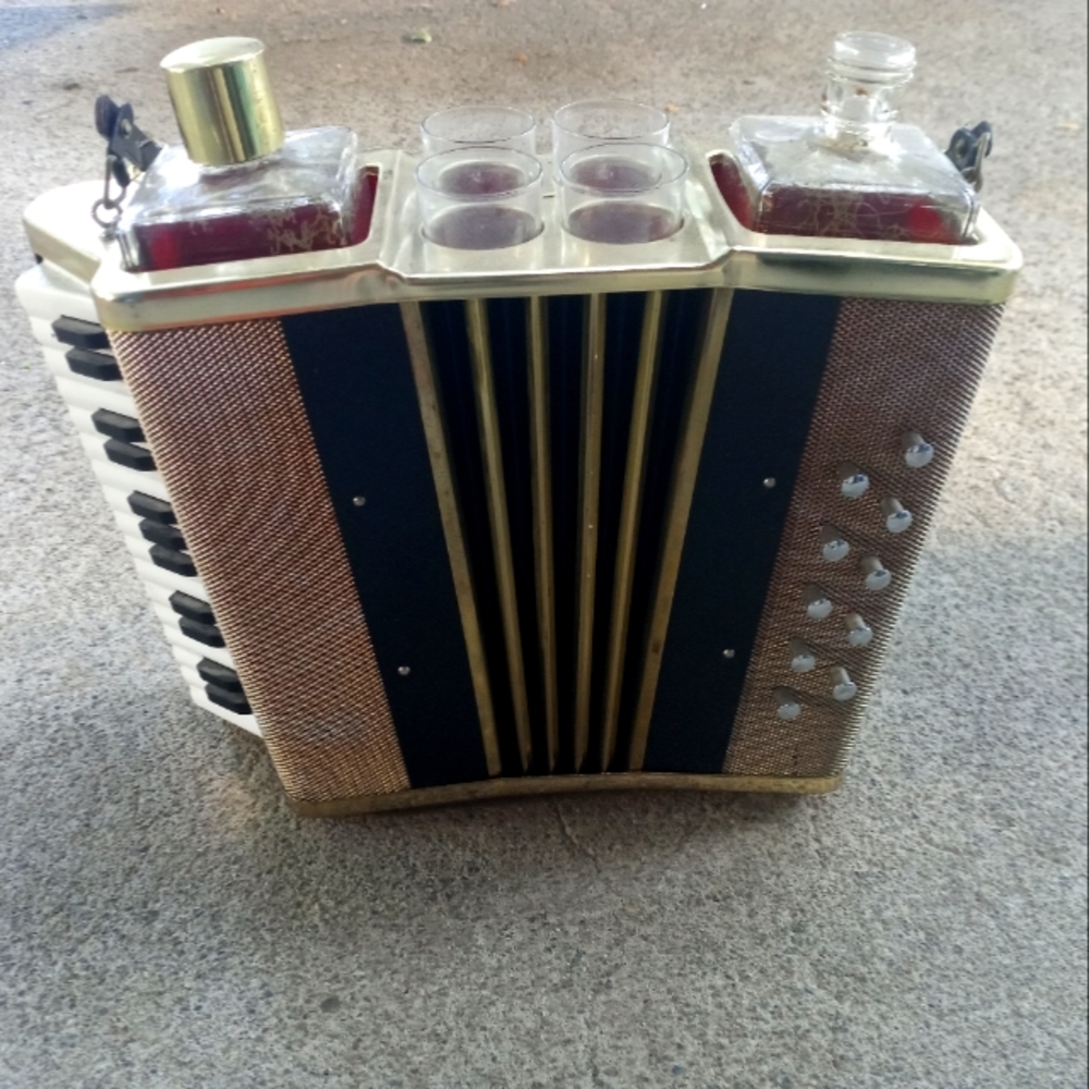 Vintage Style Black and Gold Accordion Drink Caddy - Brand Unbranded